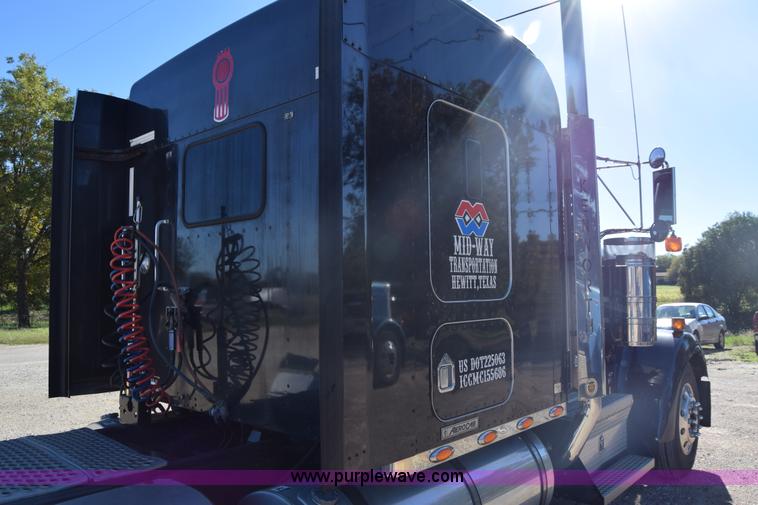 image for item K4918 2006 Kenworth W900 semi truck