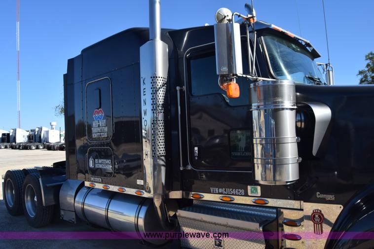 image for item K4918 2006 Kenworth W900 semi truck