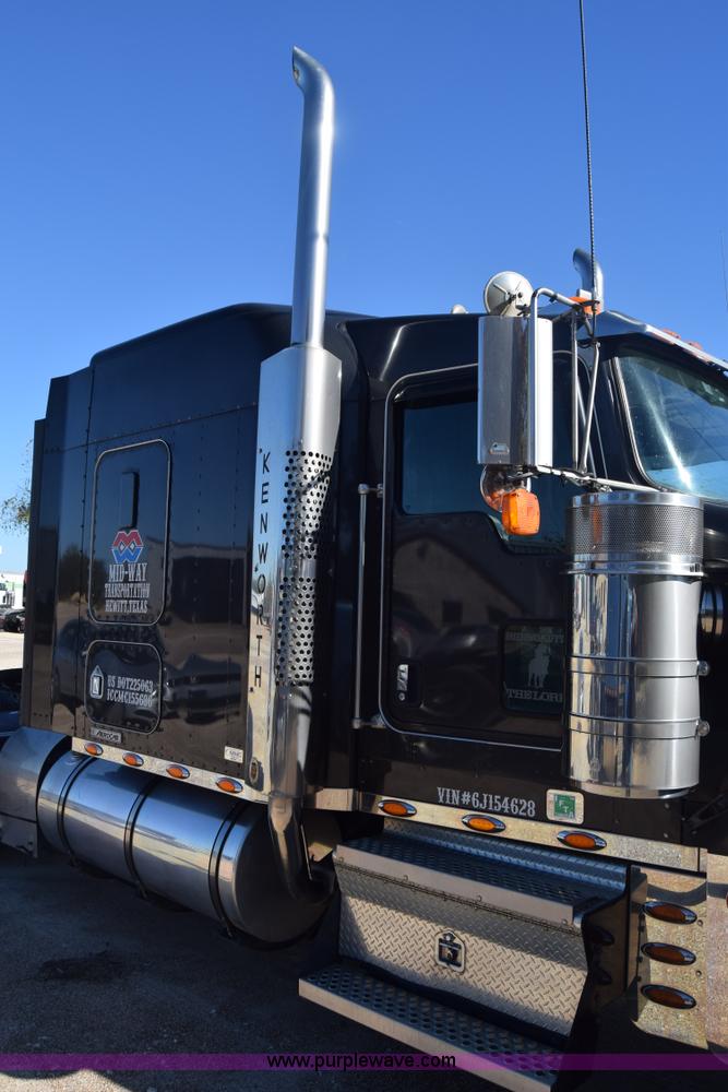 image for item K4918 2006 Kenworth W900 semi truck