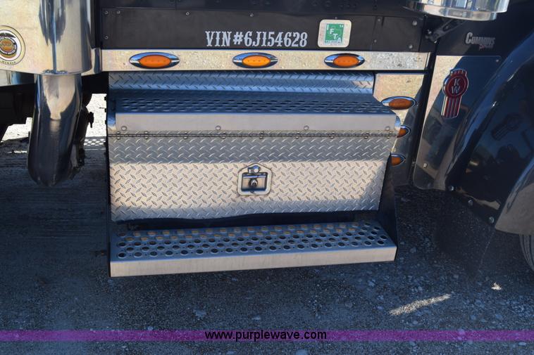 image for item K4918 2006 Kenworth W900 semi truck