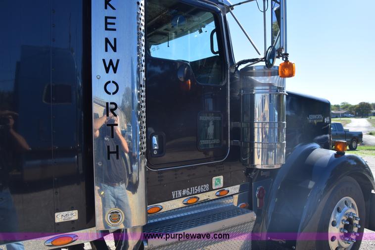 image for item K4918 2006 Kenworth W900 semi truck