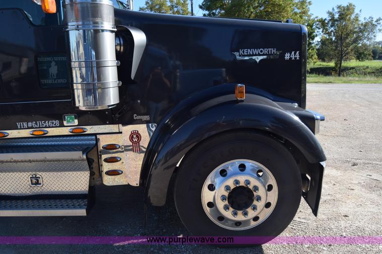 image for item K4918 2006 Kenworth W900 semi truck