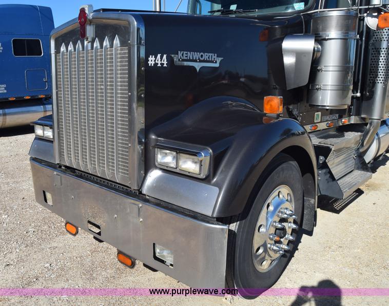 image for item K4918 2006 Kenworth W900 semi truck