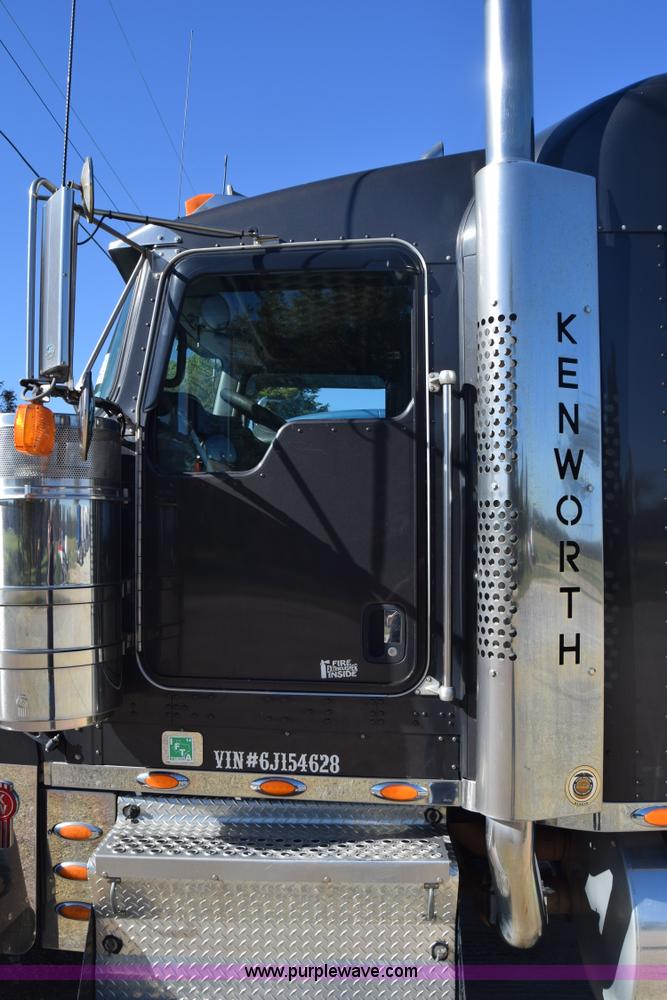 image for item K4918 2006 Kenworth W900 semi truck