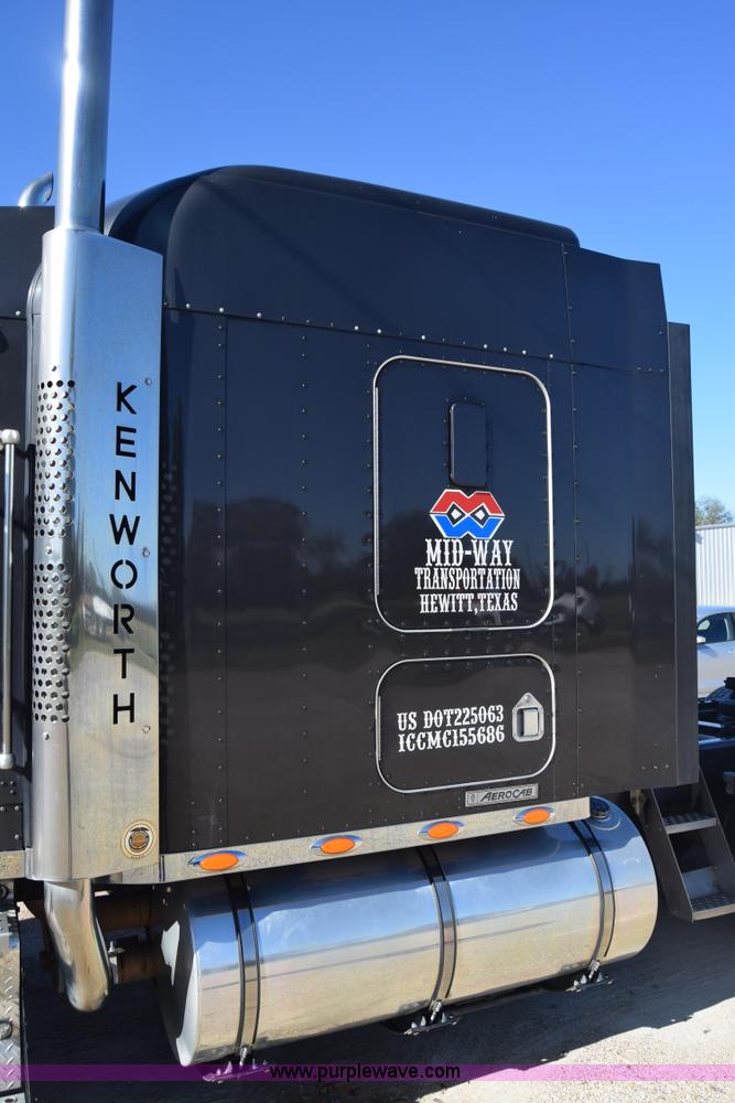 image for item K4918 2006 Kenworth W900 semi truck