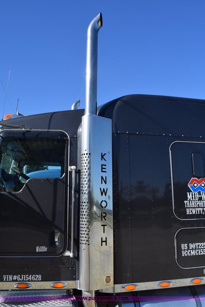 image for item K4918 2006 Kenworth W900 semi truck