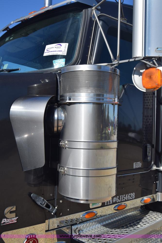 image for item K4918 2006 Kenworth W900 semi truck