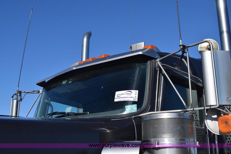 image for item K4918 2006 Kenworth W900 semi truck