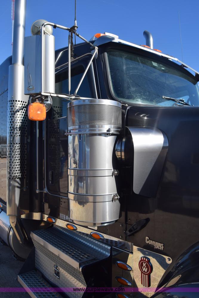 image for item K4918 2006 Kenworth W900 semi truck