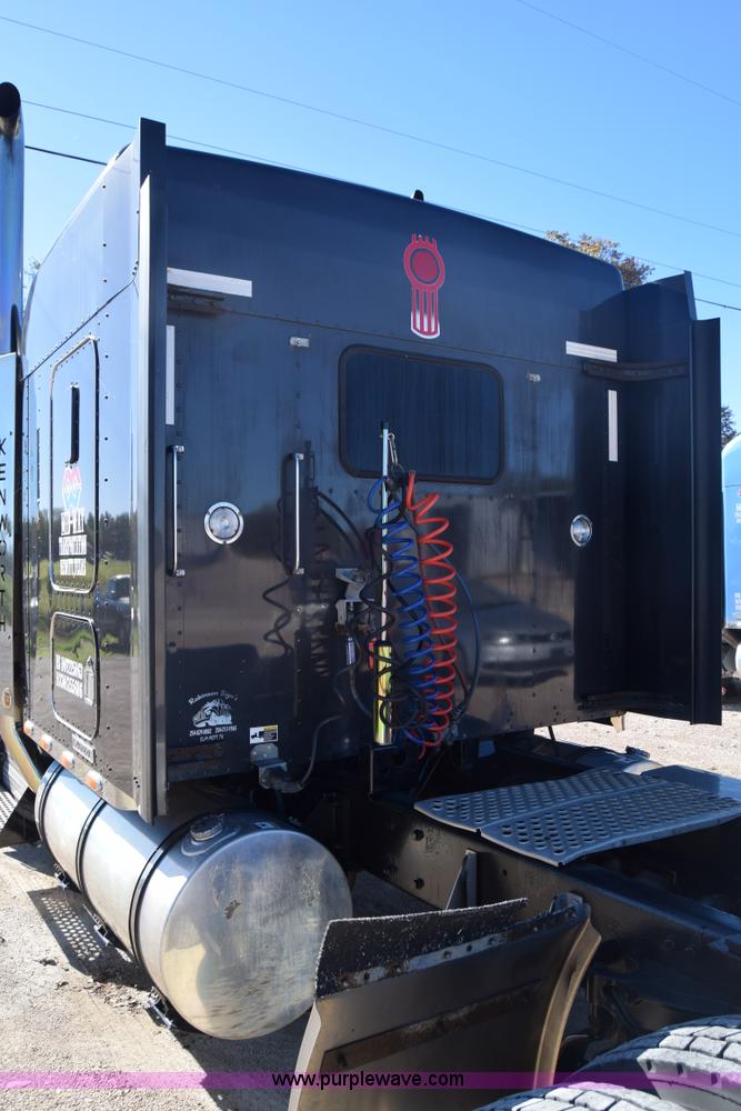 image for item K4918 2006 Kenworth W900 semi truck