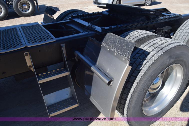 image for item K4918 2006 Kenworth W900 semi truck