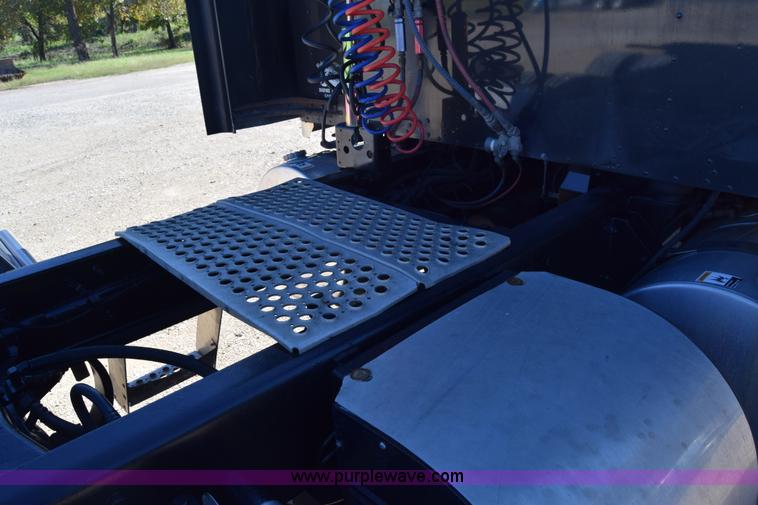 image for item K4918 2006 Kenworth W900 semi truck