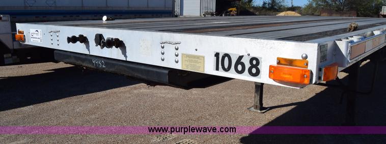 image for item K4919 2003 Transcraft Eagle II flatbed trailer
