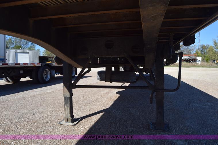 image for item K4919 2003 Transcraft Eagle II flatbed trailer