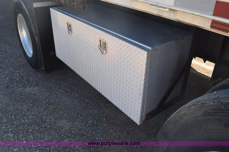 image for item K4919 2003 Transcraft Eagle II flatbed trailer