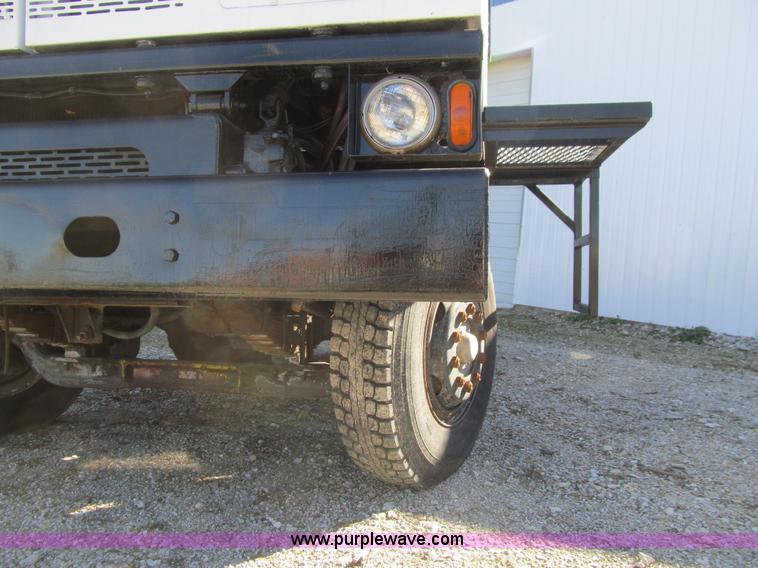 image for item L1830 1989 Ottawa 50 yard spotter truck