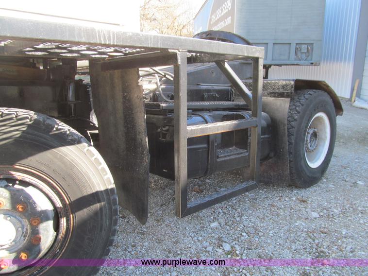 image for item L1830 1989 Ottawa 50 yard spotter truck