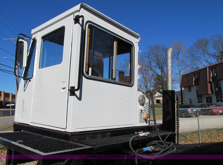 image for item L1830 1989 Ottawa 50 yard spotter truck