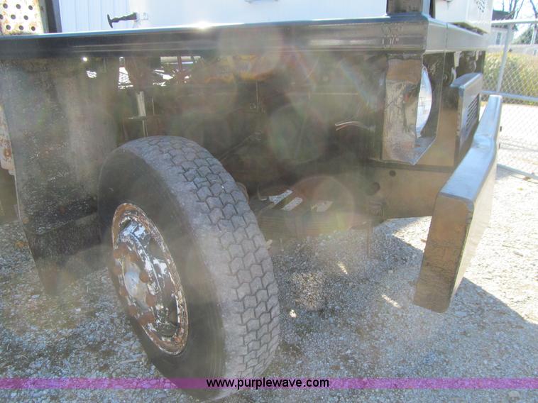 image for item L1830 1989 Ottawa 50 yard spotter truck