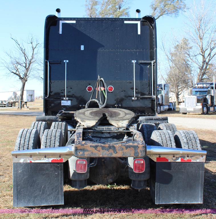 image for item L2396 2005 Peterbilt 379 semi truck