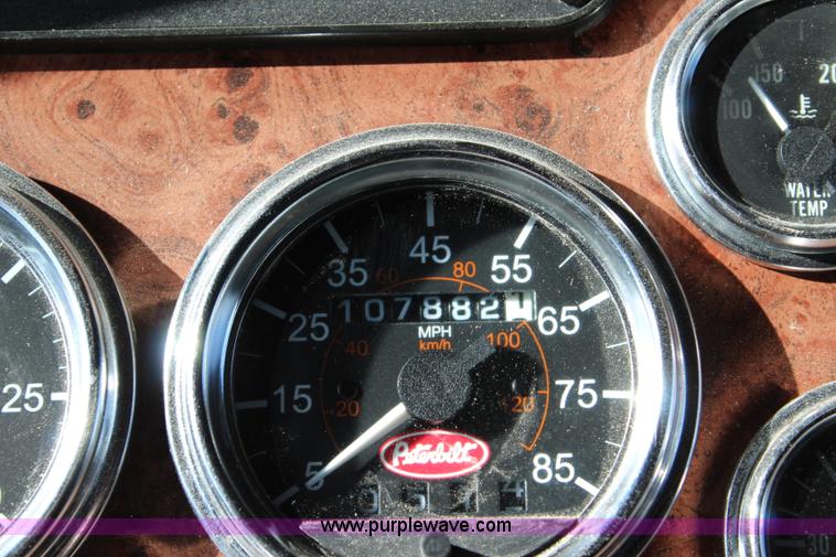 image for item L2396 2005 Peterbilt 379 semi truck