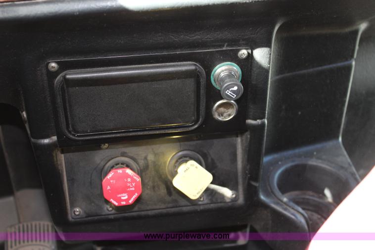 image for item L2396 2005 Peterbilt 379 semi truck