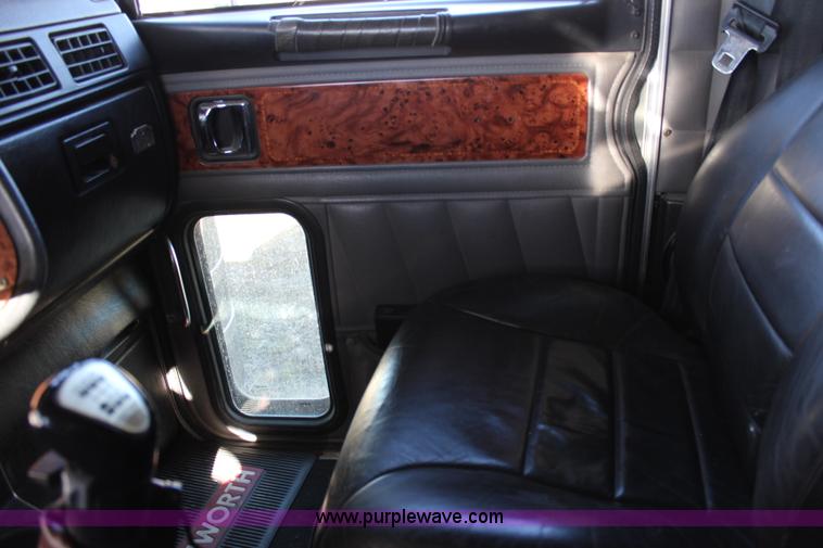 image for item L2396 2005 Peterbilt 379 semi truck