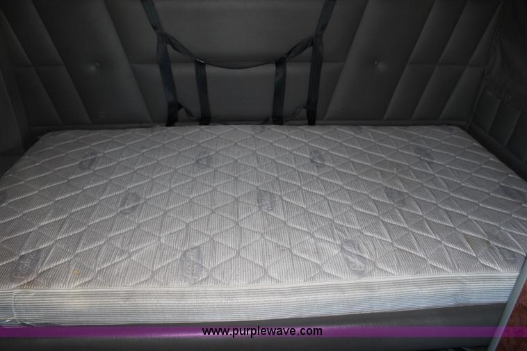 image for item L2396 2005 Peterbilt 379 semi truck