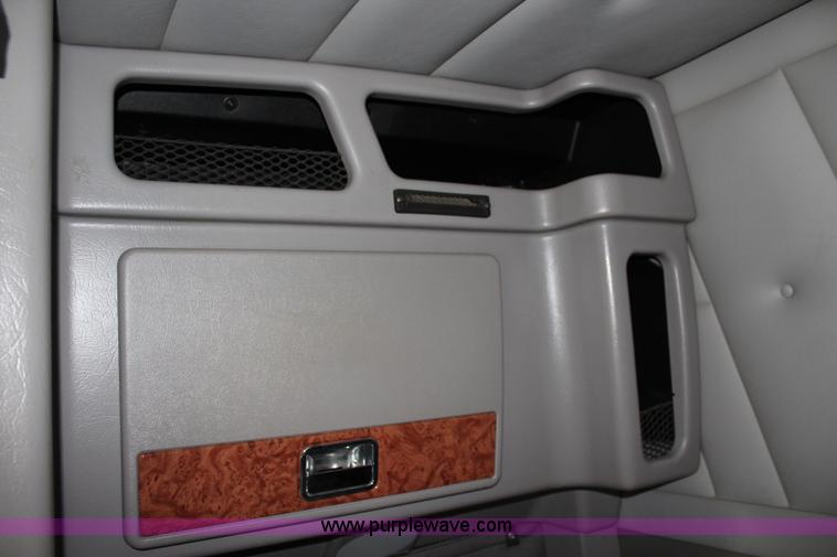 image for item L2396 2005 Peterbilt 379 semi truck