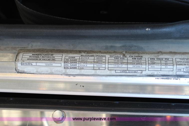 image for item L2396 2005 Peterbilt 379 semi truck