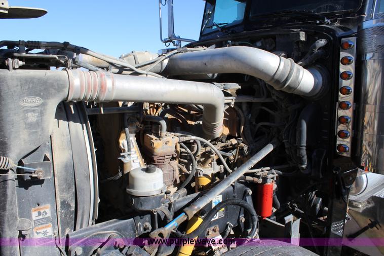 image for item L2396 2005 Peterbilt 379 semi truck