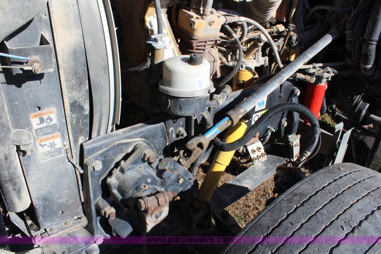 image for item L2396 2005 Peterbilt 379 semi truck