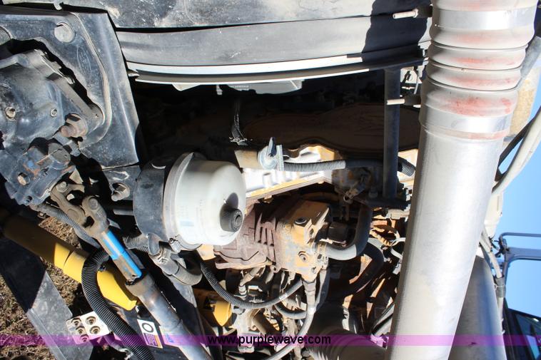 image for item L2396 2005 Peterbilt 379 semi truck