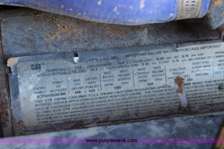 image for item L2396 2005 Peterbilt 379 semi truck