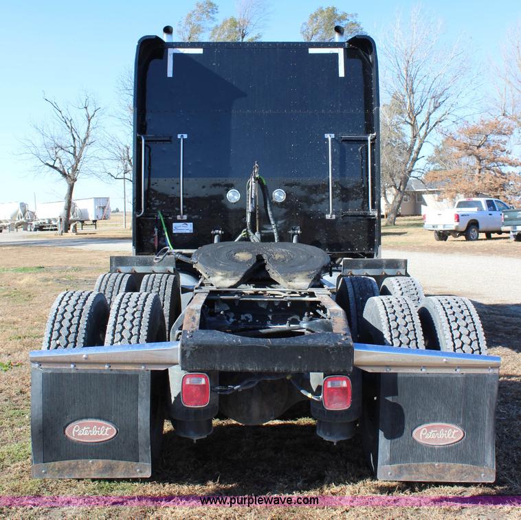 image for item L2397 2005 Peterbilt 379 semi truck
