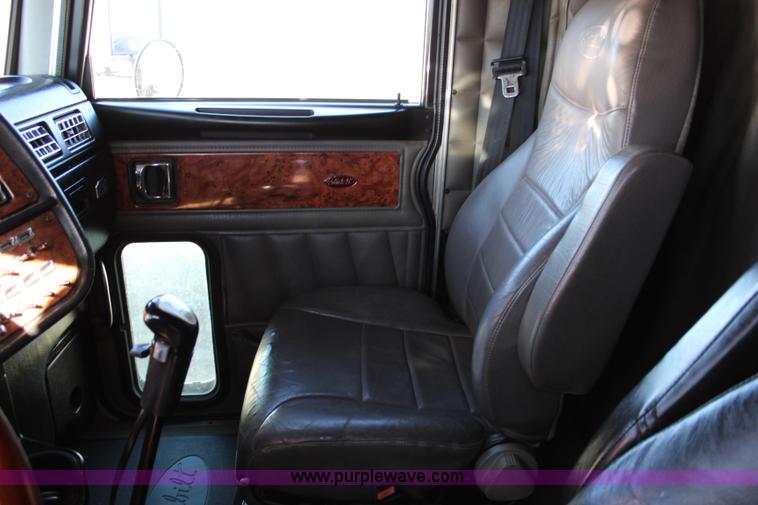 image for item L2397 2005 Peterbilt 379 semi truck