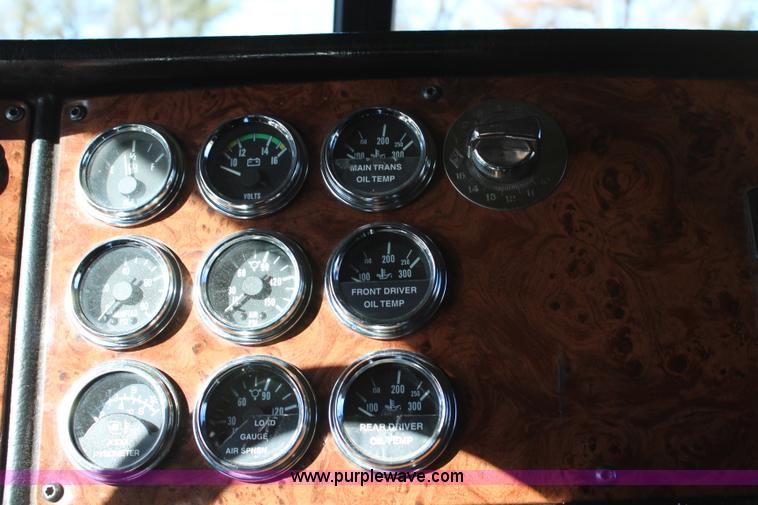 image for item L2397 2005 Peterbilt 379 semi truck