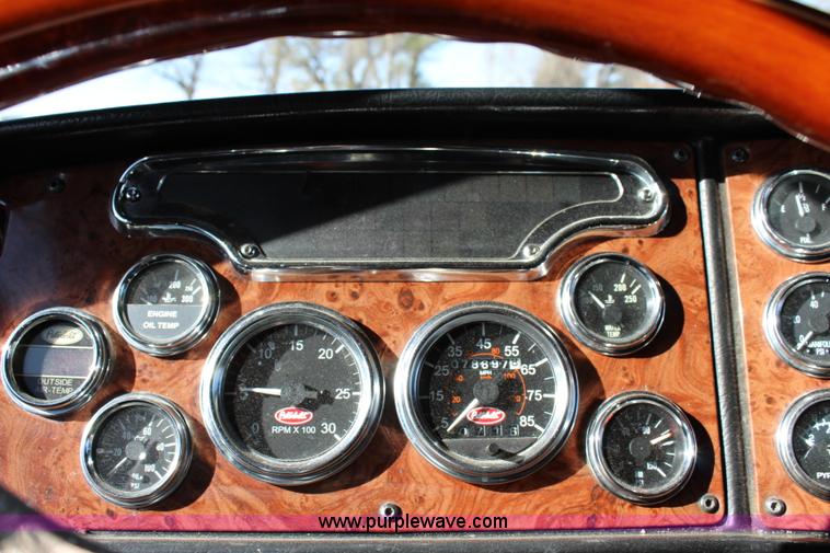 image for item L2397 2005 Peterbilt 379 semi truck