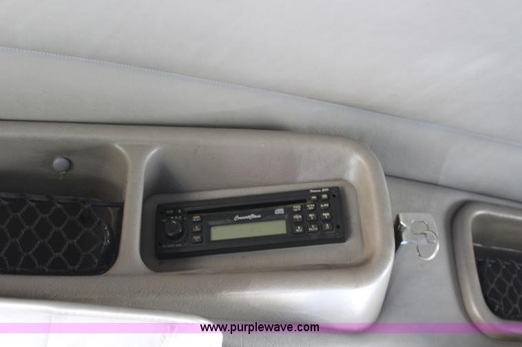 image for item L2397 2005 Peterbilt 379 semi truck