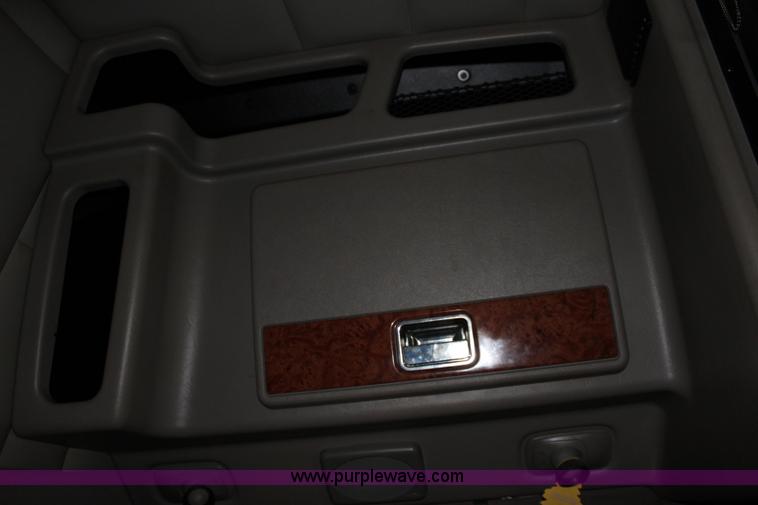 image for item L2397 2005 Peterbilt 379 semi truck