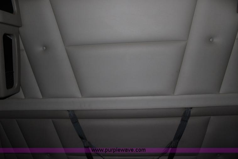 image for item L2397 2005 Peterbilt 379 semi truck