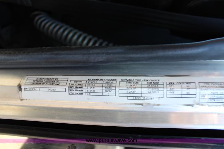 image for item L2397 2005 Peterbilt 379 semi truck