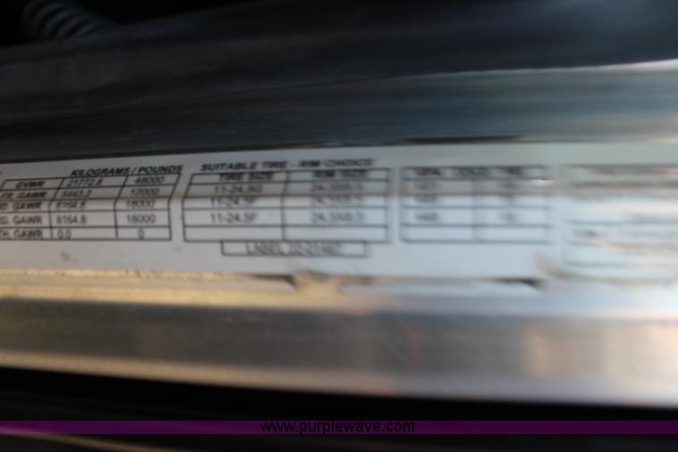 image for item L2397 2005 Peterbilt 379 semi truck