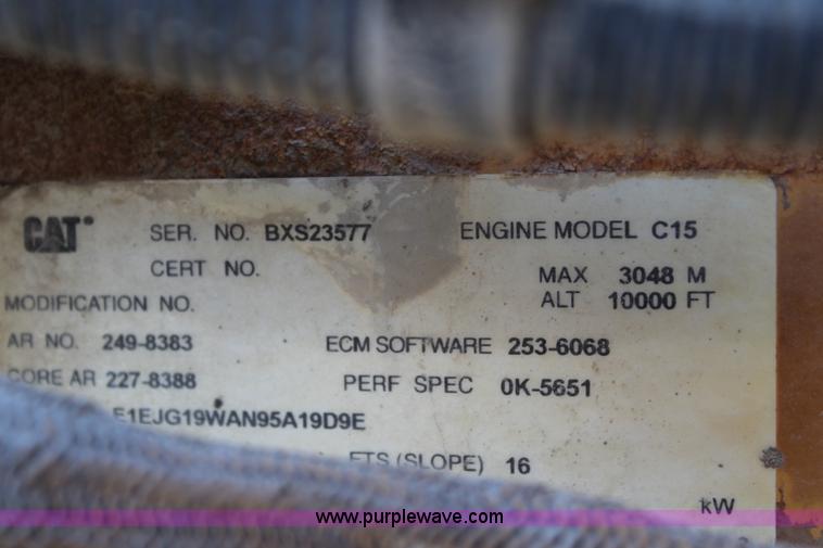 image for item L2397 2005 Peterbilt 379 semi truck