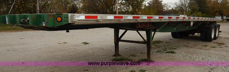 image for item L3509 2001 Great Dane flatbed trailer