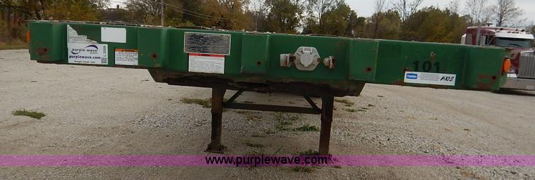 image for item L3509 2001 Great Dane flatbed trailer