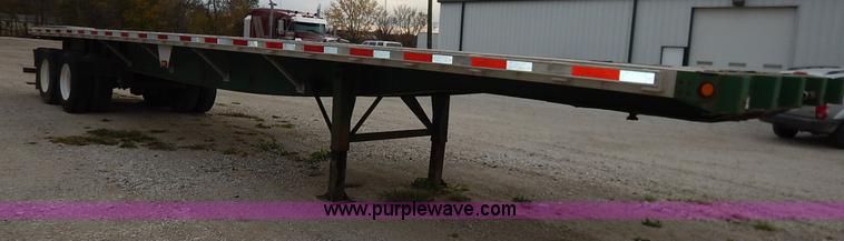 image for item L3509 2001 Great Dane flatbed trailer