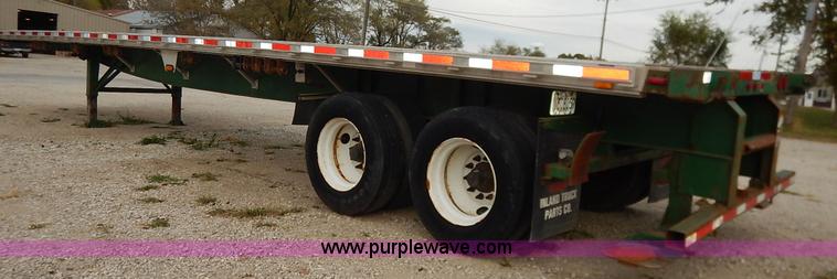 image for item L3509 2001 Great Dane flatbed trailer