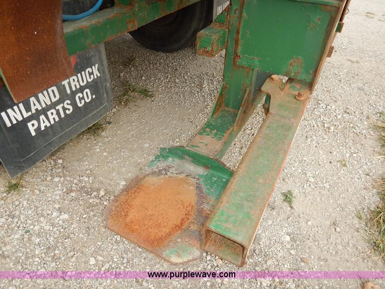 image for item L3509 2001 Great Dane flatbed trailer