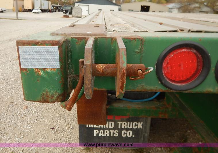 image for item L3509 2001 Great Dane flatbed trailer